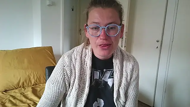 Snapshot of cumfun chatting on June 15, 2026, 8:14 am cumfun online show from June 15, 2026, 8:14 am