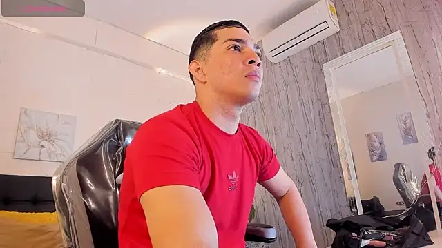 Snapshot of JUANDIAMONDS98 chatting on November 30, 2025, 1:56 pm JUANDIAMONDS98 online show from November 30, 2025, 1:56 pm