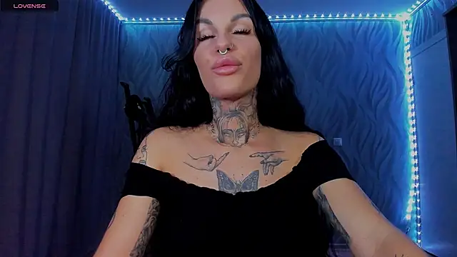 Snapshot of angel_devil_forever chatting on June 24, 2026, 10:29 pm angel devil forever online show from June 24, 2026, 10:29 pm