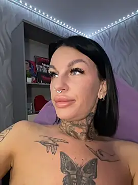 Snapshot of angel_devil_forever chatting on June 16, 2026, 10:43 pm angel devil forever online show from June 16, 2026, 10:43 pm