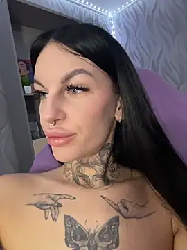 Snapshot of angel_devil_forever chatting on June 6, 2026, 10:15 pm angel devil forever online show from June 6, 2026, 10:15 pm