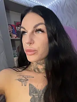 Snapshot of angel_devil_forever chatting on June 19, 2026, 10:25 pm angel devil forever online show from June 19, 2026, 10:25 pm