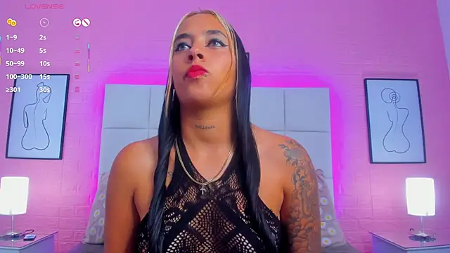 charlotte kisss online show from June 14, 2026, 12:06 pm