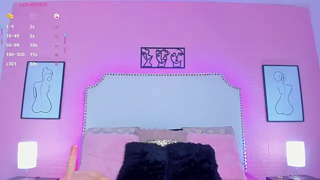 Snapshot of charlotte_kisss chatting on November 13, 2025, 7:40 pm charlotte kisss online show from November 13, 2025, 7:40 pm