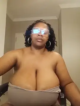 bustylisa1983 online show from June 30, 2026, 5:18 am