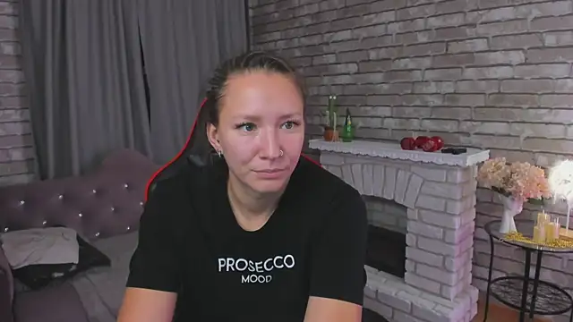 Snapshot of SarahCoksss chatting on October 22, 2025, 12:32 am SarahCoksss online show from October 22, 2025, 12:32 am