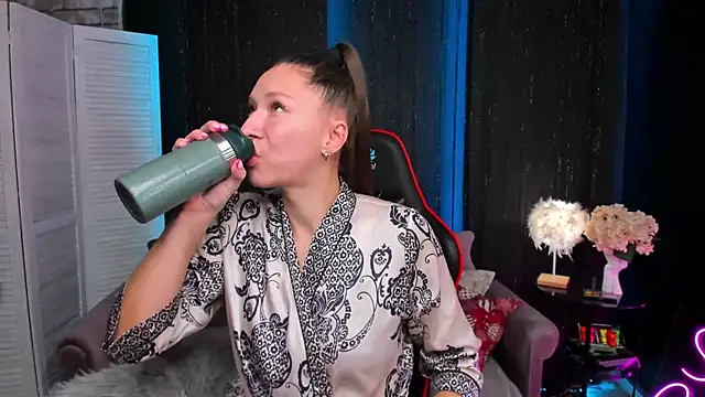 Snapshot of SarahCoksss chatting on November 22, 2025, 12:54 am SarahCoksss online show from November 22, 2025, 12:54 am