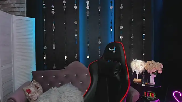 Snapshot of SarahCoksss chatting on December 4, 2025, 11:59 pm SarahCoksss online show from December 4, 2025, 11:59 pm