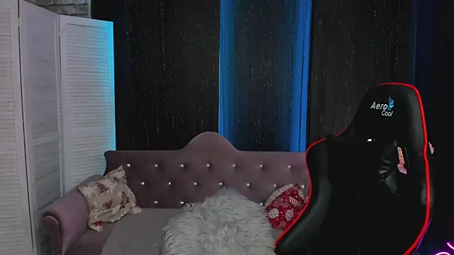 Snapshot of SarahCoksss chatting on November 11, 2025, 12:49 am SarahCoksss online show from November 11, 2025, 12:49 am