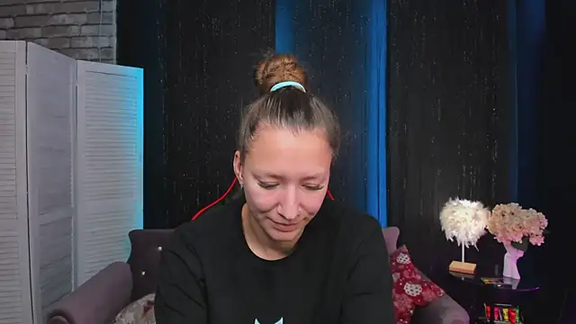 Snapshot of SarahCoksss chatting on November 16, 2025, 12:37 am SarahCoksss online show from November 16, 2025, 12:37 am