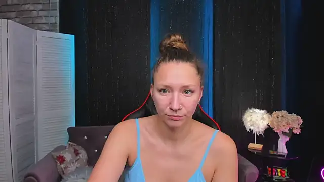 Snapshot of SarahCoksss chatting on November 25, 2025, 12:11 am SarahCoksss online show from November 25, 2025, 12:11 am