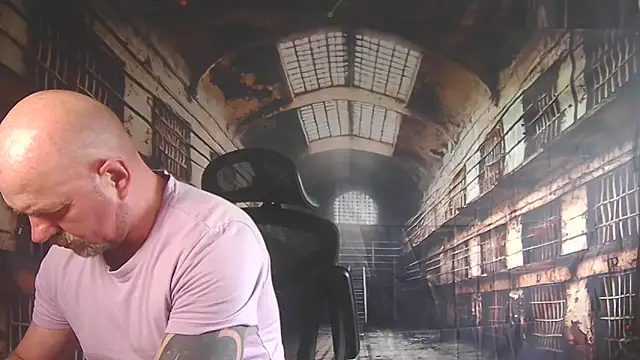 Snapshot of ManlyPrisonGuy chatting on June 1, 2026, 9:20 am ManlyPrisonGuy online show from June 1, 2026, 9:20 am