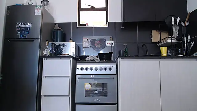 CurvyGlass online show from January 14, 2026, 11:58 am