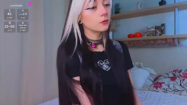 Snapshot of TristaRoht chatting on October 28, 2025, 3:11 pm TristaRoht online show from October 28, 2025, 3:11 pm