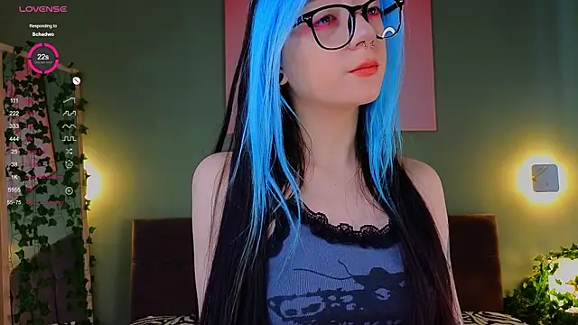 Snapshot of TristaRoht chatting on March 9, 2025, 11:14 am TristaRoht online show from March 9, 2025, 11:14 am