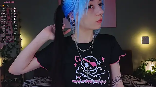 Snapshot of TristaRoht chatting on February 23, 2025, 1:10 pm TristaRoht online show from February 23, 2025, 1:10 pm