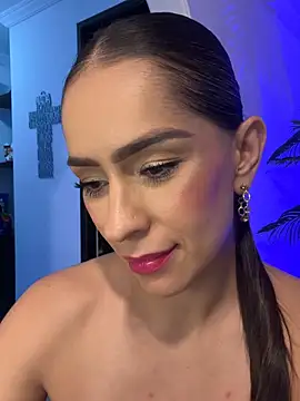 Snapshot of Mau_White chatting on July 17, 2026, 12:41 am Mau White online show from July 17, 2026, 12:41 am
