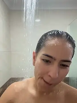 Snapshot of Mau_White chatting on May 24, 2026, 6:19 pm Mau White online show from May 24, 2026, 6:19 pm