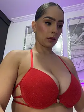 Snapshot of Mau_White chatting on June 1, 2026, 11:59 pm Mau White online show from June 1, 2026, 11:59 pm