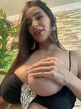 Snapshot of Mau_White chatting on July 22, 2026, 10:12 pm Mau White online show from July 22, 2026, 10:12 pm