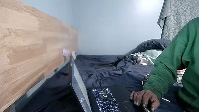 Snapshot of Mshizzle12 chatting on February 17, 2026, 9:06 am Mshizzle12 online show from February 17, 2026, 9:06 am