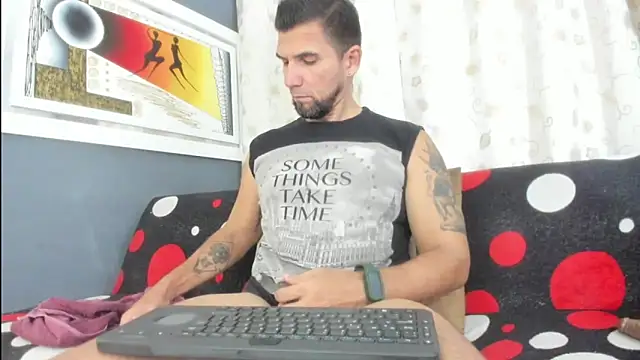JULESLAKES online show from May 1, 2026, 4:23 pm