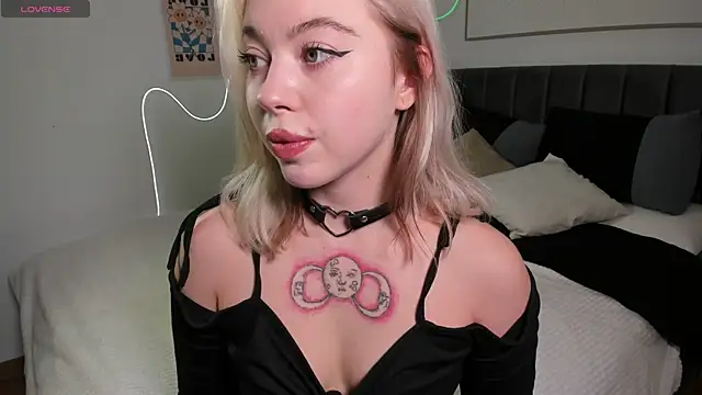 Snapshot of SimonaGerry chatting on November 15, 2025, 4:27 am SimonaGerry online show from November 15, 2025, 4:27 am