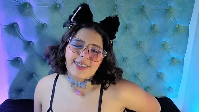 Paola Lyon  online show from November 19, 2025, 5:46 pm