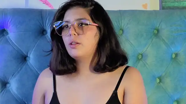 Snapshot of Paola_Lyon_ chatting on February 14, 2026, 7:30 am Paola Lyon online show from February 14, 2026, 7:30 am