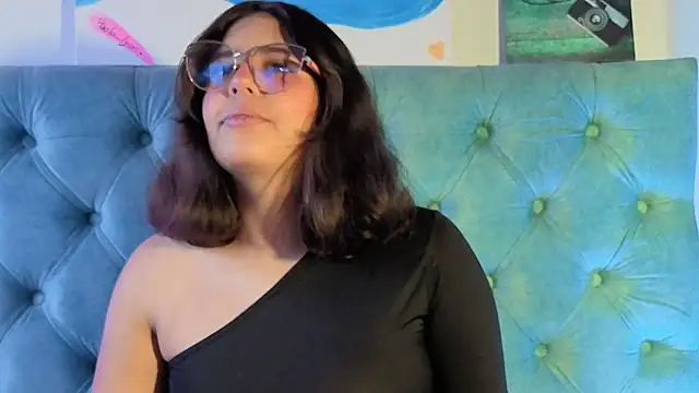 Snapshot of Paola_Lyon_ chatting on March 2, 2026, 12:34 pm Paola Lyon online show from March 2, 2026, 12:34 pm