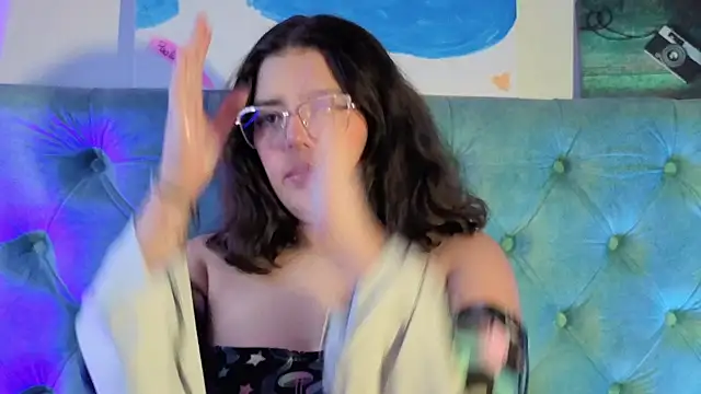 Snapshot of Paola_Lyon_ chatting on March 17, 2026, 6:22 pm Paola Lyon online show from March 17, 2026, 6:22 pm