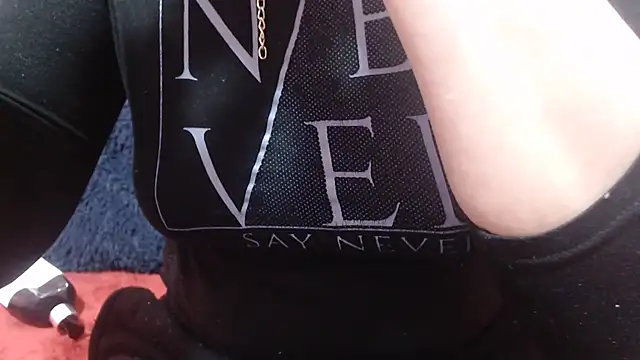 nadescomthxx online show from October 18, 2025, 4:20 pm