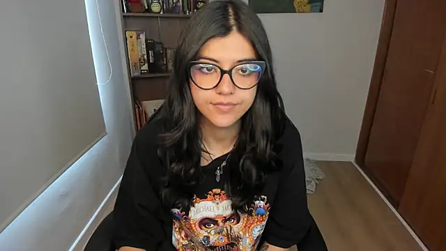 Snapshot of valerie__skyy chatting on December 19, 2025, 3:47 pm valerie skyy online show from December 19, 2025, 3:47 pm