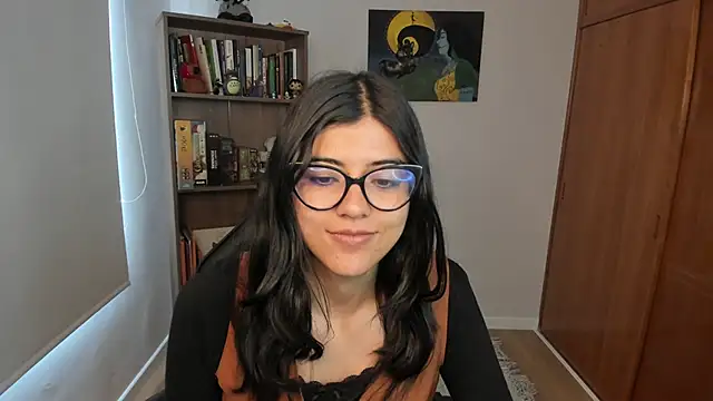 Snapshot of valerie__skyy chatting on December 16, 2025, 2:10 pm valerie skyy online show from December 16, 2025, 2:10 pm