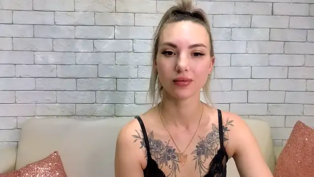 Snapshot of MiaMinx chatting on February 6, 2025, 1:49 am MiaMinx online show from February 6, 2025, 1:49 am