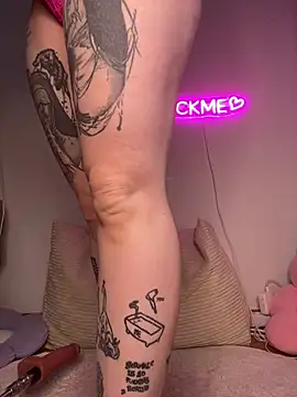 Snapshot of Mona-Peaches chatting on February 14, 2026, 1:44 pm Mona-Peaches online show from February 14, 2026, 1:44 pm