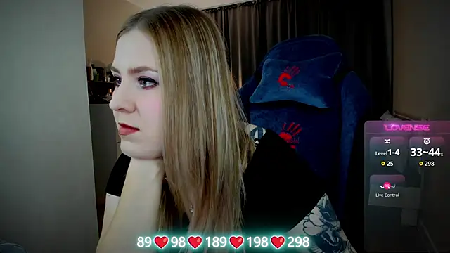 Snapshot of Olivia_Munk chatting on October 25, 2025, 4:33 am Olivia Munk online show from October 25, 2025, 4:33 am