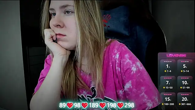 Snapshot of Olivia_Munk chatting on December 14, 2025, 3:46 am Olivia Munk online show from December 14, 2025, 3:46 am