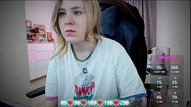 Snapshot of Olivia_Munk chatting on November 26, 2025, 3:50 am Olivia Munk online show from November 26, 2025, 3:50 am