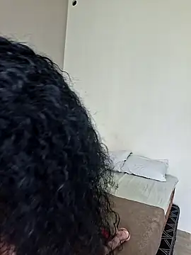 Snapshot of Kamdollie chatting on December 3, 2025, 8:47 am Kamdollie online show from December 3, 2025, 8:47 am