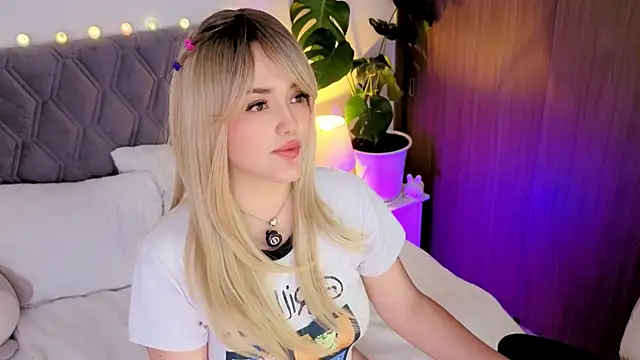 Snapshot of KiimTyler_ chatting on November 19, 2025, 2:55 am KiimTyler online show from November 19, 2025, 2:55 am