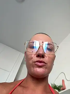 Snapshot of PaulinaSchubert1 chatting on June 21, 2026, 1:17 pm PaulinaSchubert1 online show from June 21, 2026, 1:17 pm