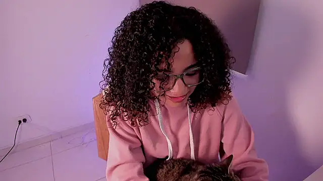 DAHLIA BROWNIE online show from March 18, 2025, 4:07 am