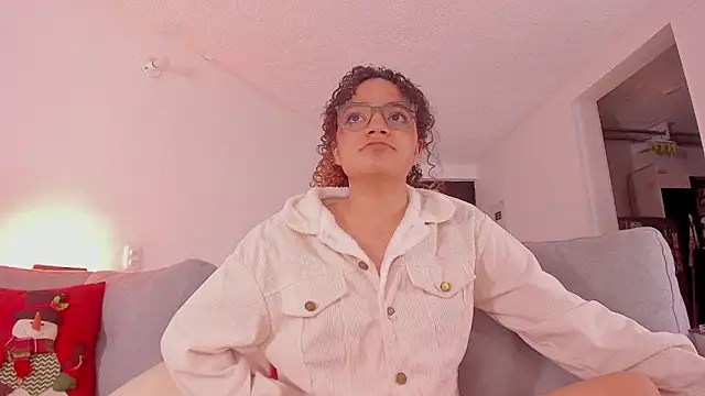 DAHLIA BROWNIE online show from January 8, 2025, 11:43 am