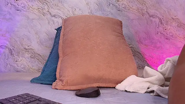 jones maddy  online show from October 7, 2025, 11:55 am