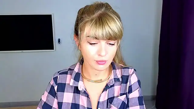  comefeelme  online show from October 13, 2025, 6:15 am