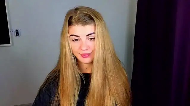  comefeelme  online show from October 15, 2025, 5:50 am