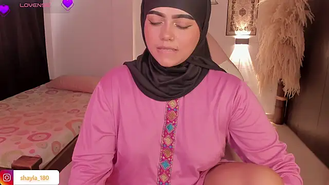 Snapshot of shayla_18 chatting on October 24, 2025, 9:25 pm shayla 18 online show from October 24, 2025, 9:25 pm