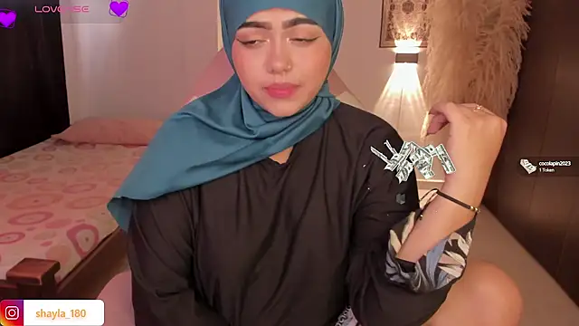 Snapshot of shayla_18 chatting on October 16, 2025, 7:33 pm shayla 18 online show from October 16, 2025, 7:33 pm