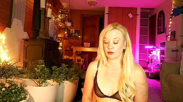 lyra rose online show from June 14, 2026, 2:24 am
